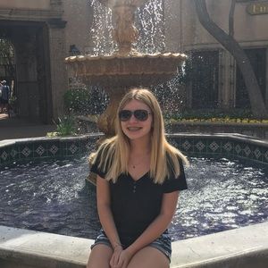 Meet your Posher, Ella